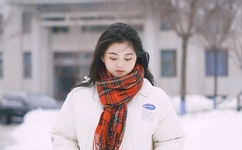 女优挑战与鲨共舞遭咬